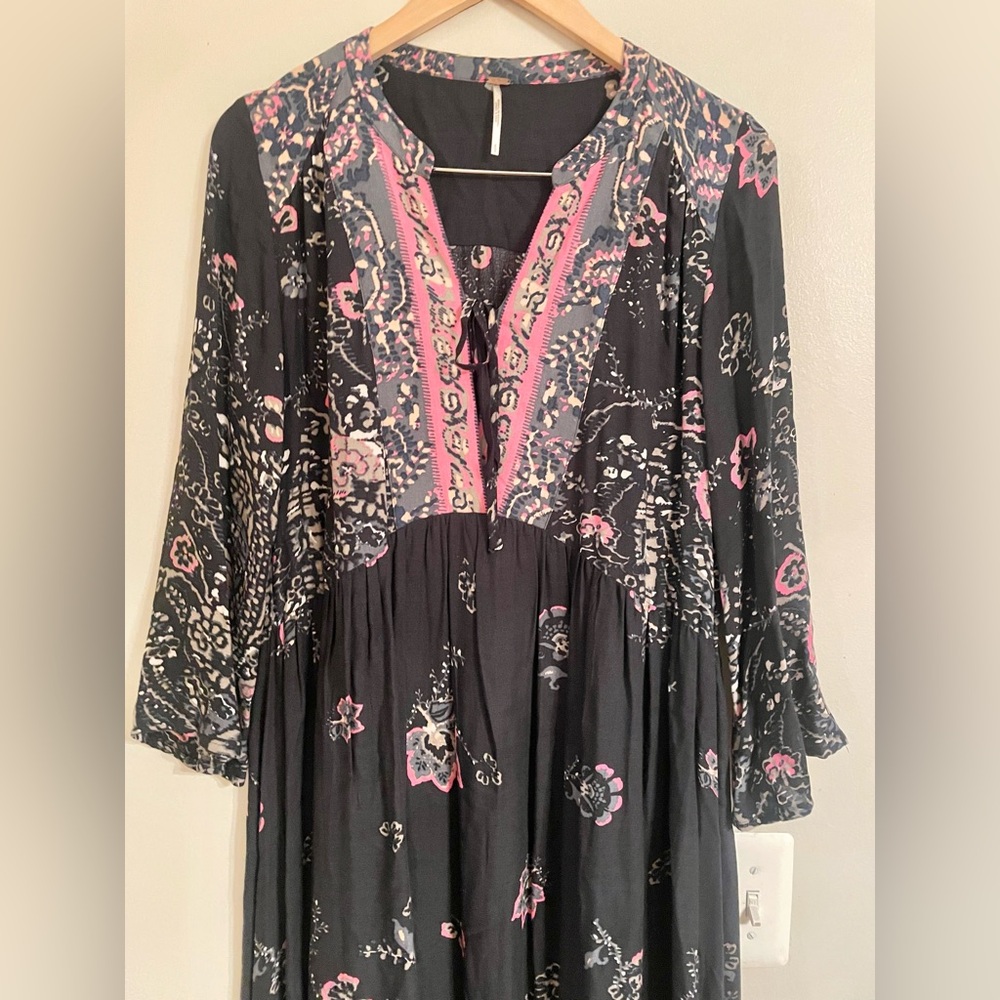 Free people “If you only knew “ maxi dress w/leg slits and tie neck size small - Picture 7 of 15